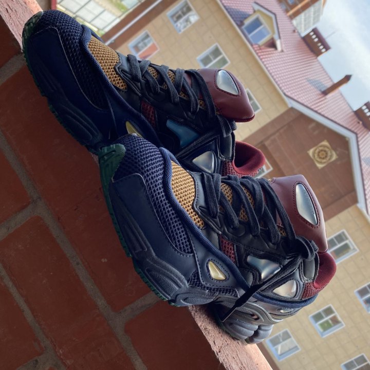 Кроссовки adidas/ RAF SIMONS OZWEEGO 2