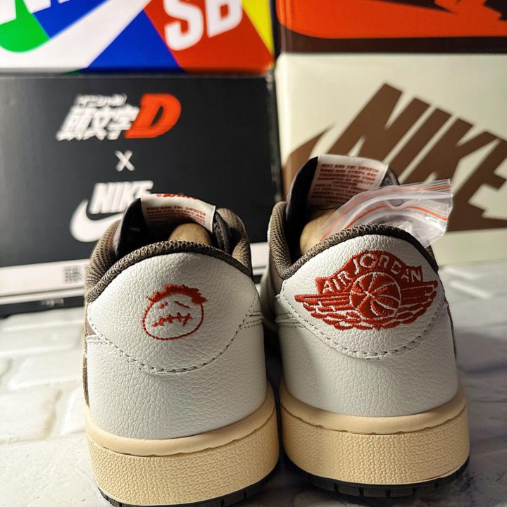 Кроссовки Jordan 1 Low og sp Travis Skott