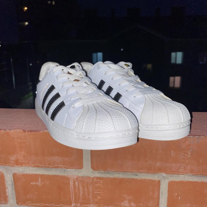 Кроссовки adidas Superstar