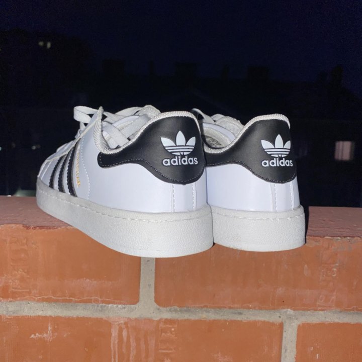 Кроссовки adidas Superstar