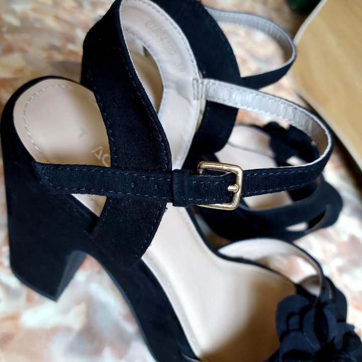 Босоножки. Туфли