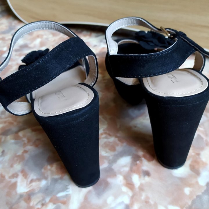 Босоножки. Туфли