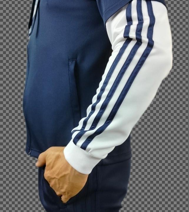 Спортивный новый костюм Adidas.