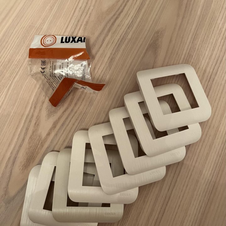 Рамка для розетки/выключателя Luxar Deco белый