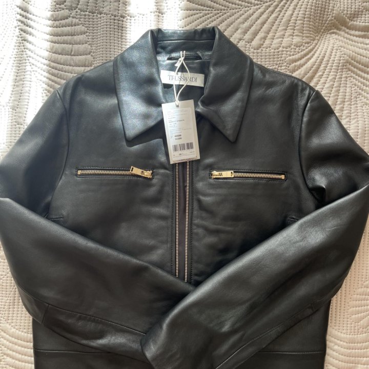 Куртка кожаная женская, фирма «Trussardi”