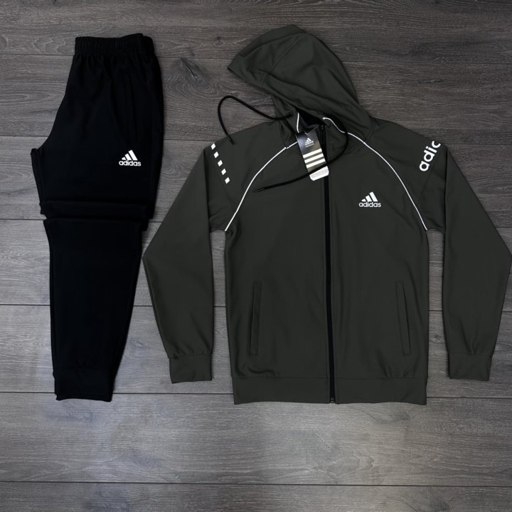 Спортивный костюм Adidas