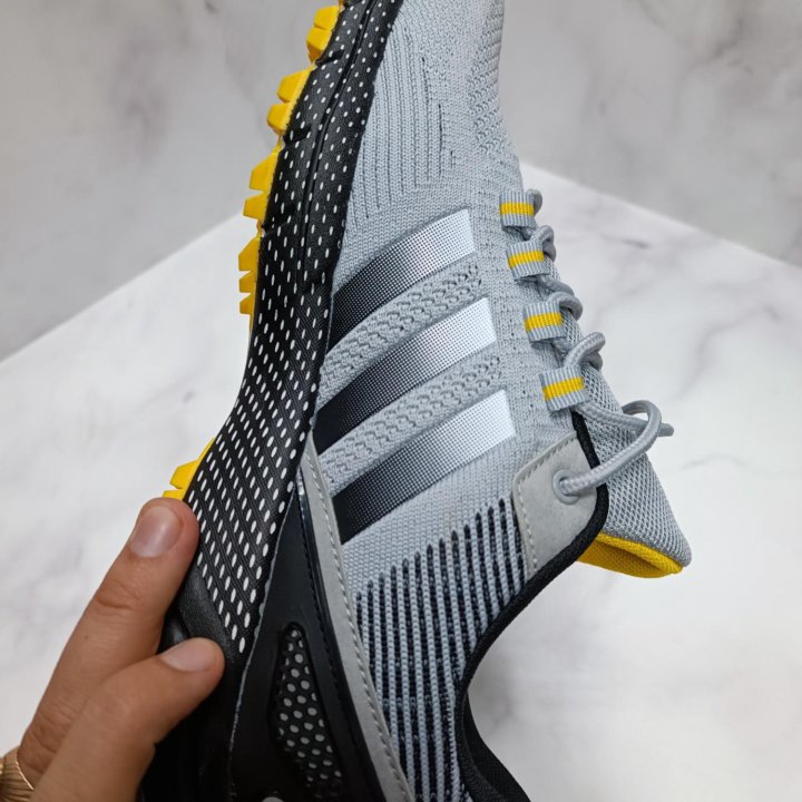 Кроссовки adidas