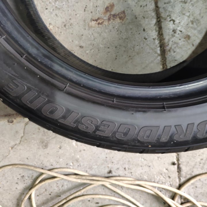 Bridgestone 215/50/17 лето 1шт