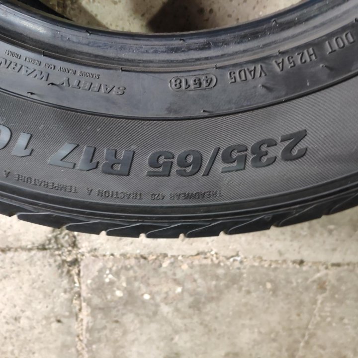 Kumho 235/65/17 лето 1шт