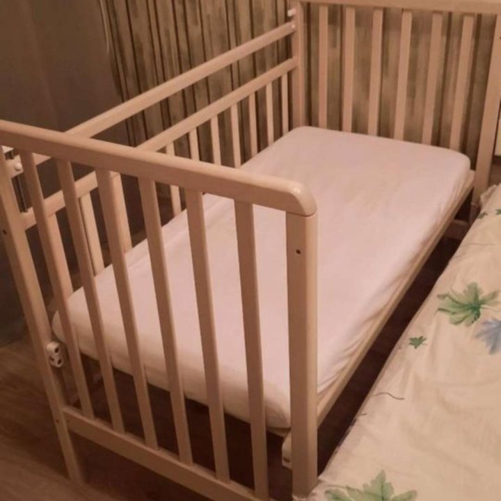 Детская кроватка Babytone + матрас пост.белье