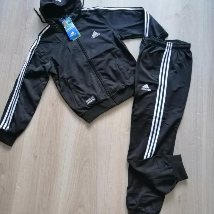 Adidas спортивный костюм новый р.140