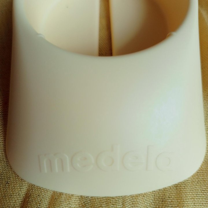 Молокоотсос medela ручной.