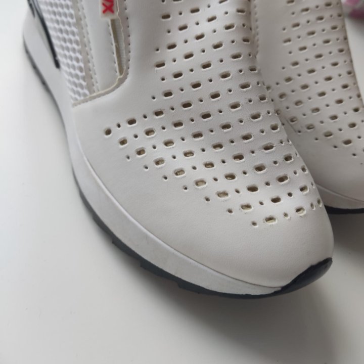 Кроссовки на платформе