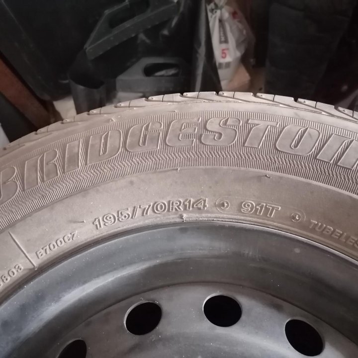 Bridgestone b700 r14 195/70 диски универсальные