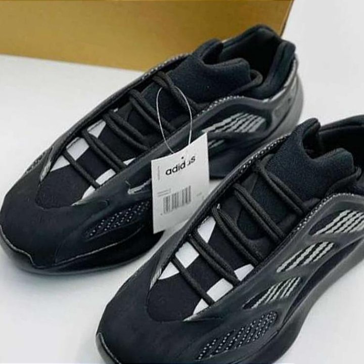 Adidas Yeezy Boost 700 v3