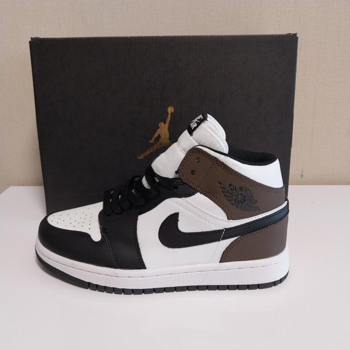 Кроссовки Nike Air Jordan 1 mid