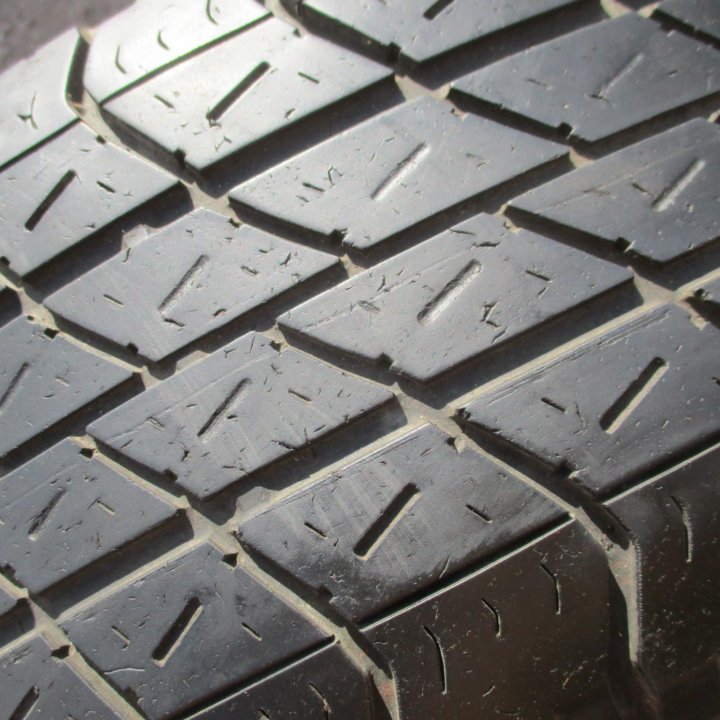 2шт 215\65 R16 GoodYear