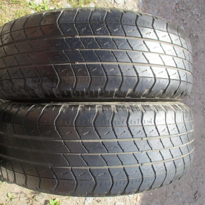 2шт 215\65 R16 GoodYear