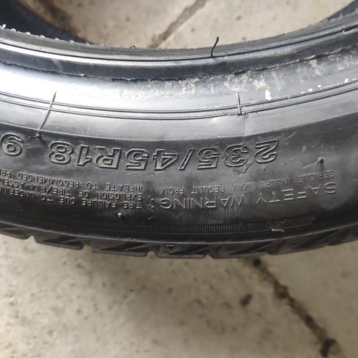 Bridgestone 235/45/18 лето 1шт