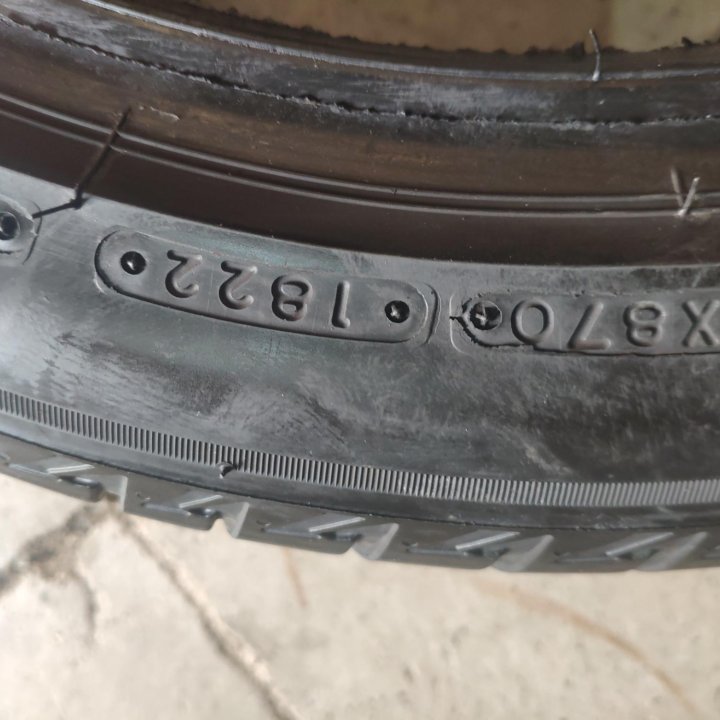 Bridgestone 235/45/18 лето 1шт