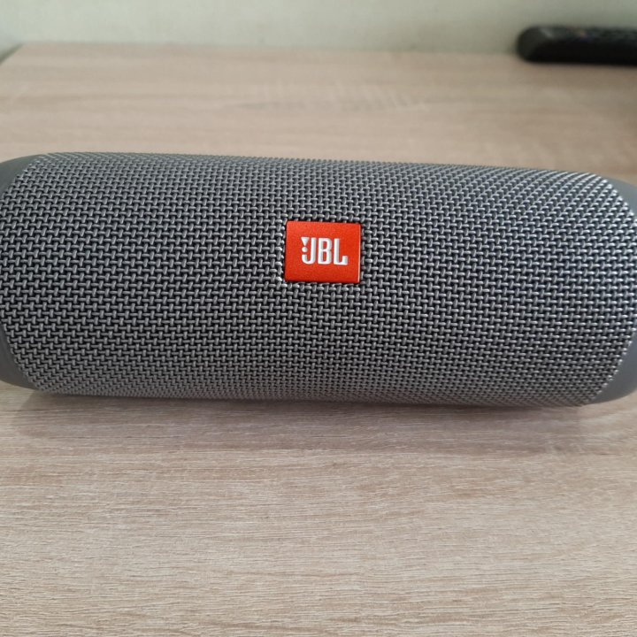 Продается портативная колонка JBL flip5 20 Вт