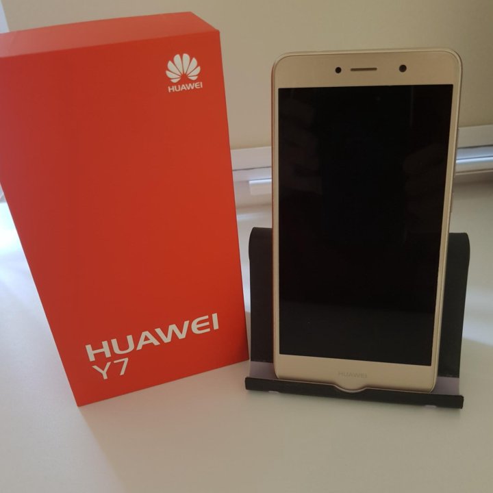 Телефон Huawei Y7 2017