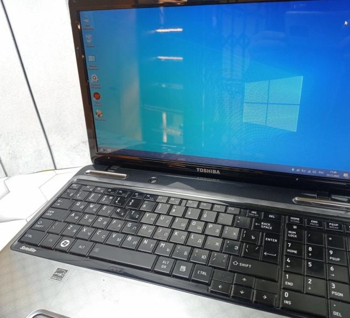 15.6 Ноутбук Toshiba SATELLITE L755D A6/4gb