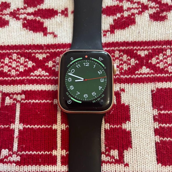 Apple Watch 5 44 Gold 83 батарея