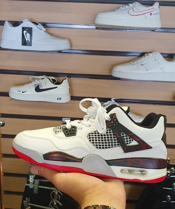 Кроссовки Nike Air Jordan 4