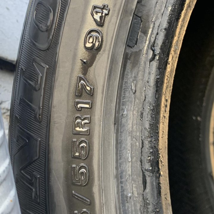 2 покрышки Dunlop 215/55/17