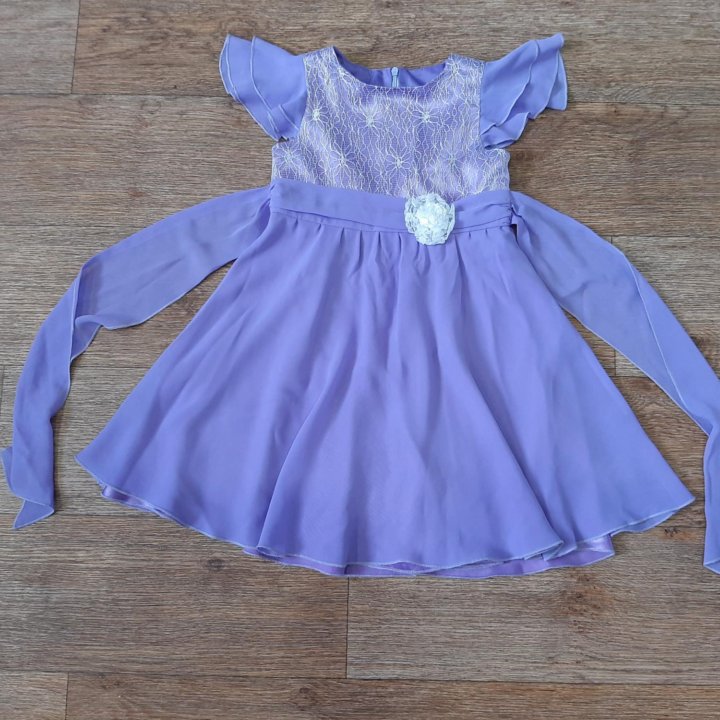 Красивое платье.