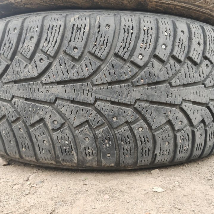 Nokian hakkapeliitta 5 225/50/17