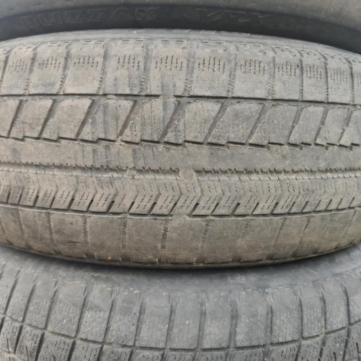 Bridgestone blizzak vrx 185/60/15