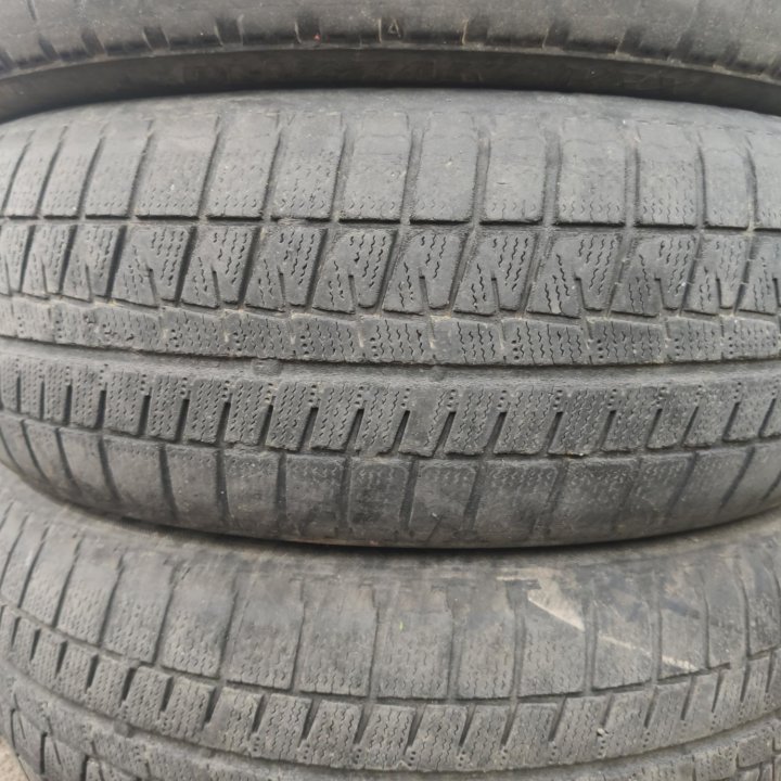 Bridgestone blizzak vrx 185/60/15