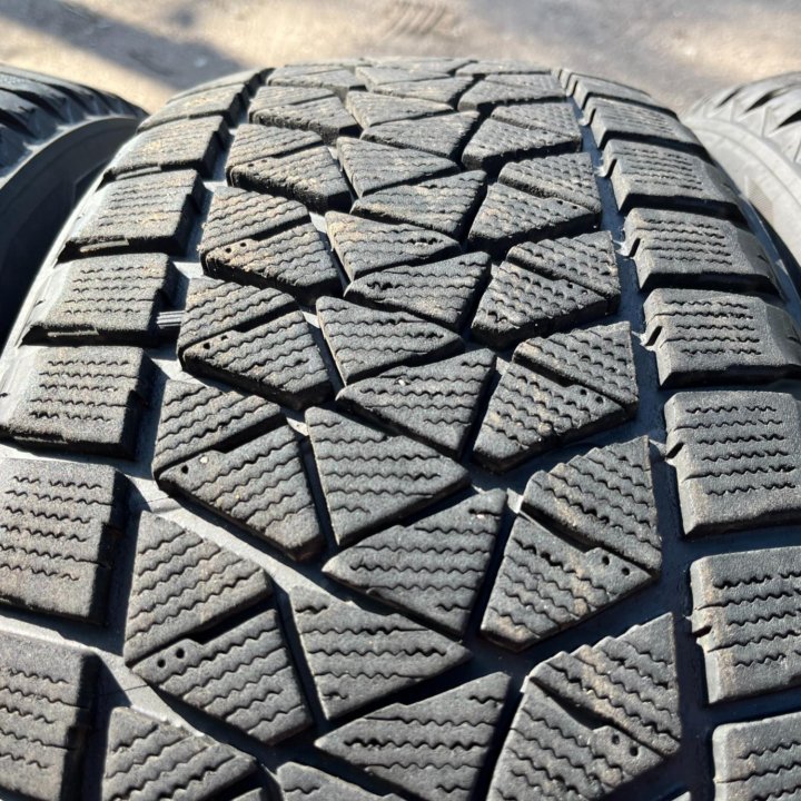 Зима Bridgestone Blizzak DM-V2 235/55 R20 102T