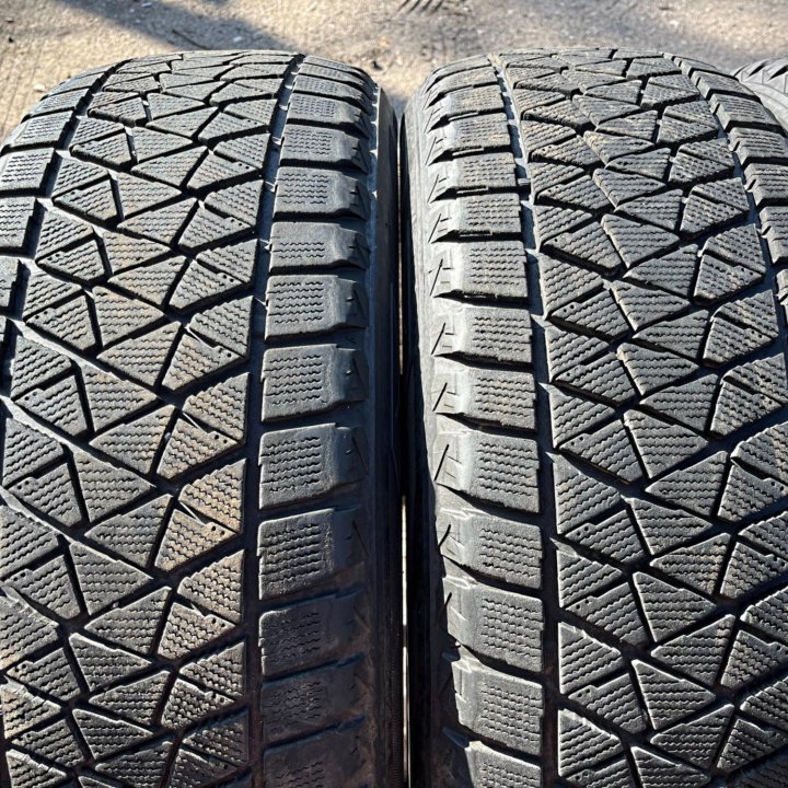 Зима Bridgestone Blizzak DM-V2 235/55 R20 102T