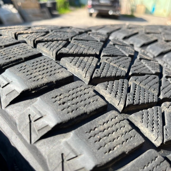 Зима Bridgestone Blizzak DM-V2 235/55 R20 102T