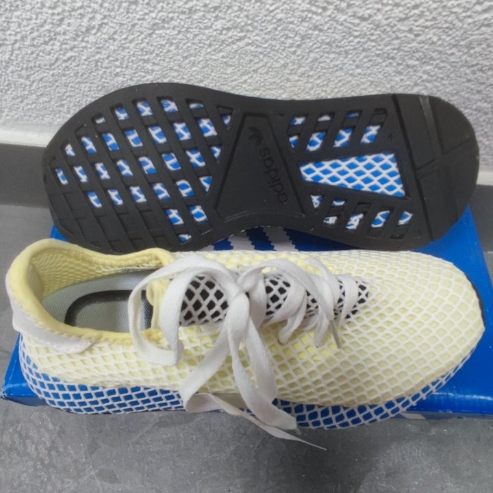 Кроссы adidas жен. Р-ры 38, 39, 40