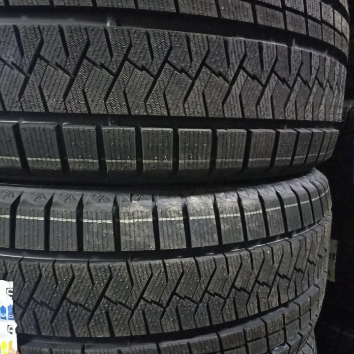 Зимняя резина 235/60 R-19 