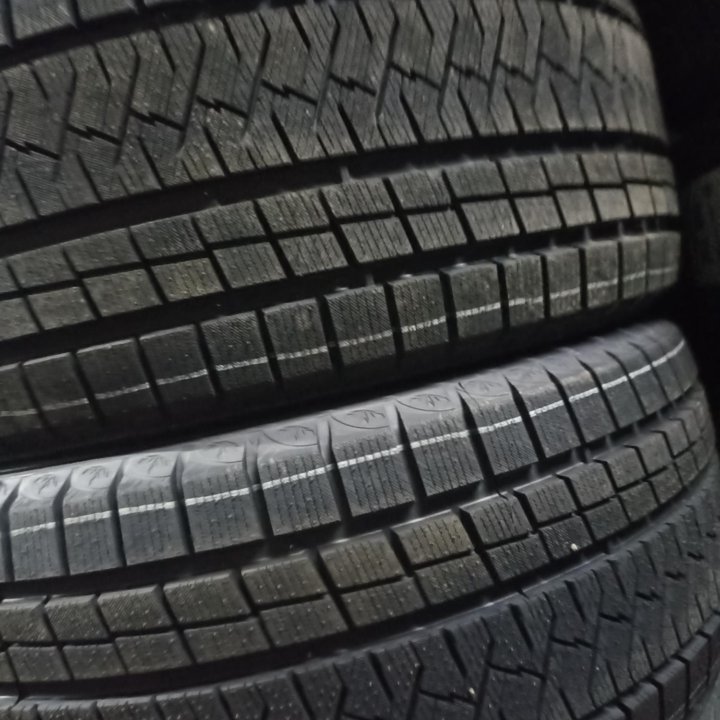 Зимняя резина 235/60 R-19 