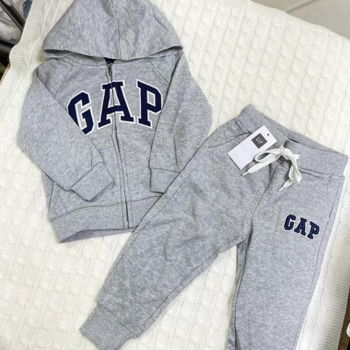 Спортивный костюм Gap