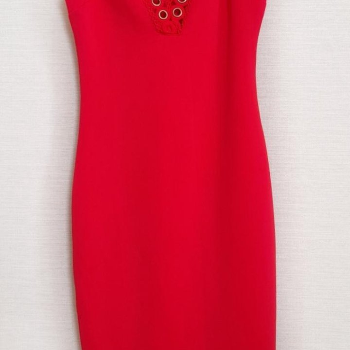 Шикарное красное платье футляр