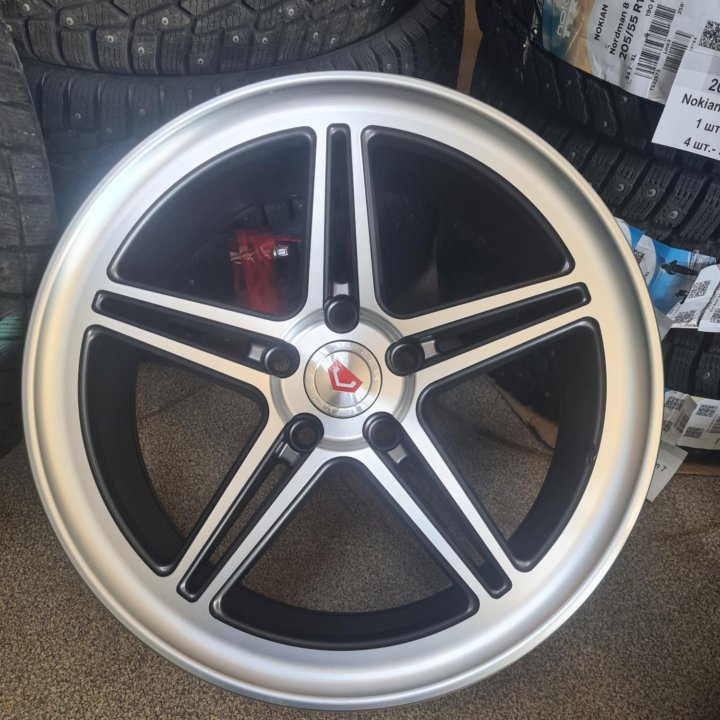 R18 5*114.3 Vossen