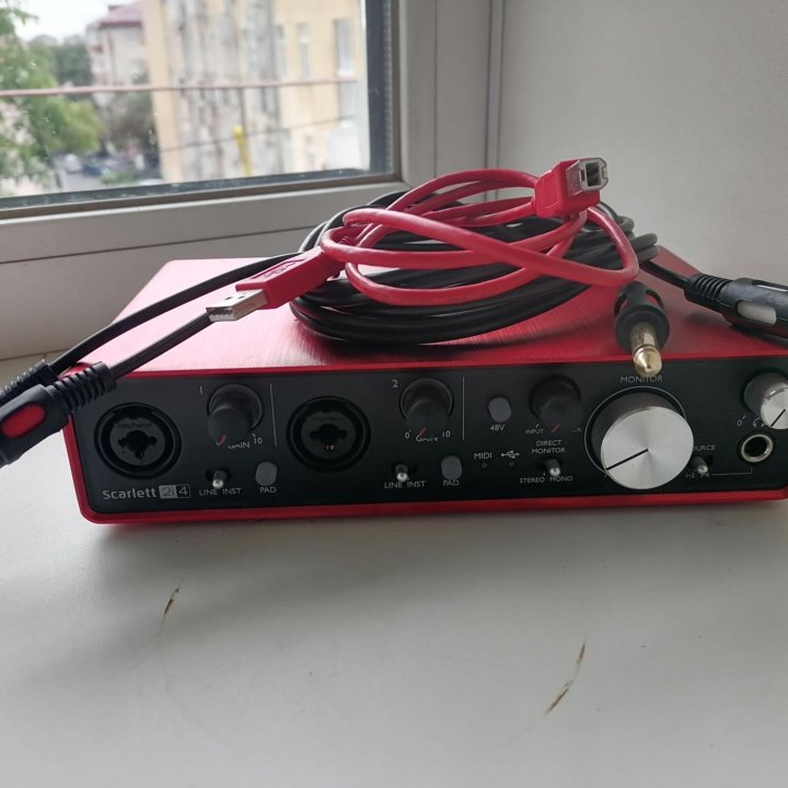 Звуковая карта Focusrite scarlett 2i4