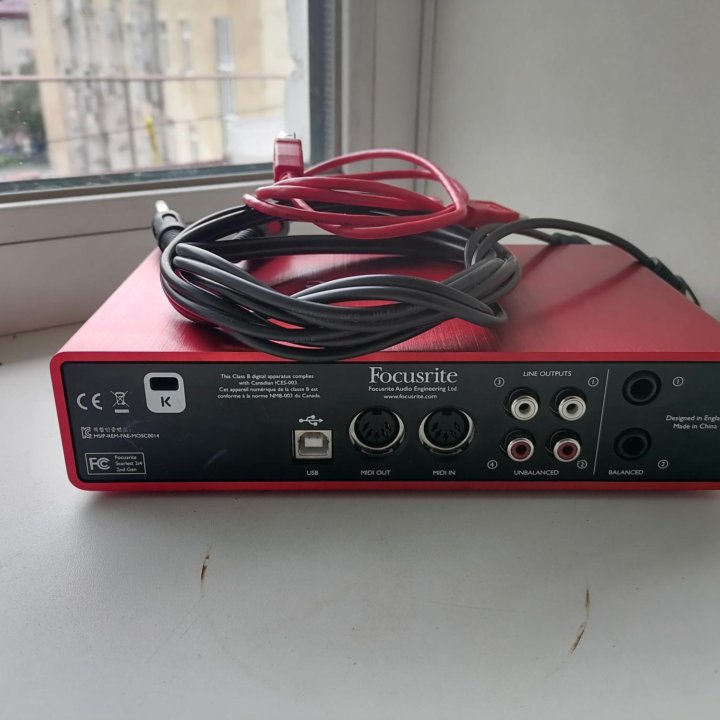 Звуковая карта Focusrite scarlett 2i4