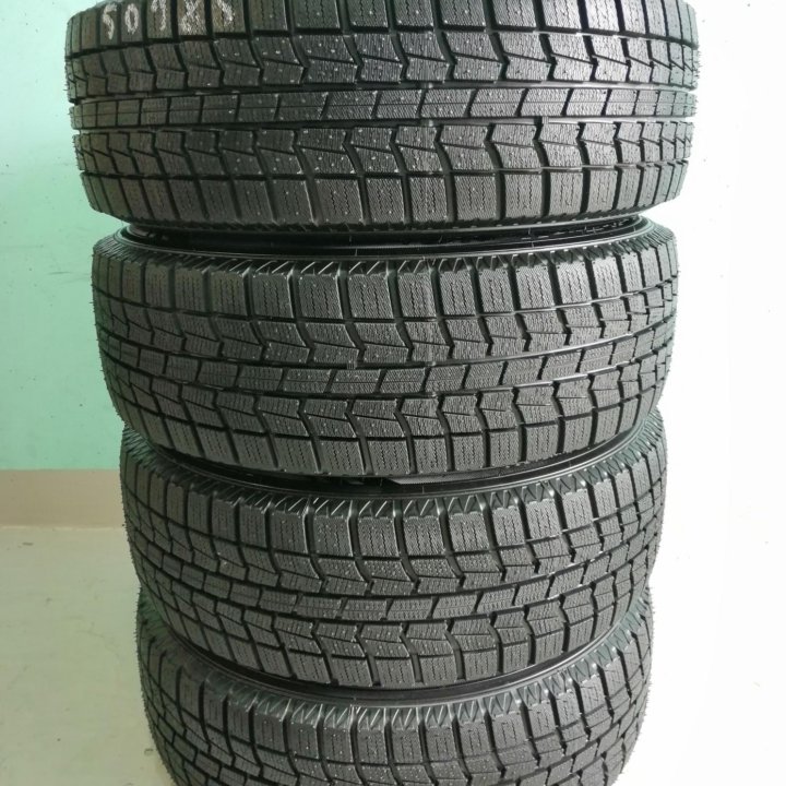 Комплект (№231) зимних шин 205/60R16 изЯпонии