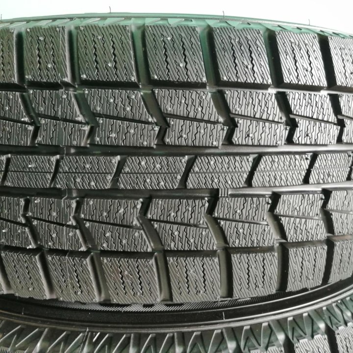 Комплект (№231) зимних шин 205/60R16 изЯпонии