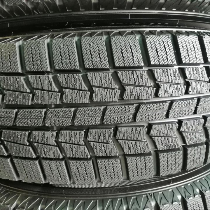 Комплект (№231) зимних шин 205/60R16 изЯпонии