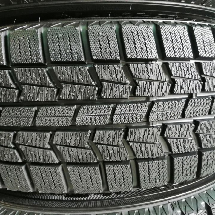 Комплект (№231) зимних шин 205/60R16 изЯпонии