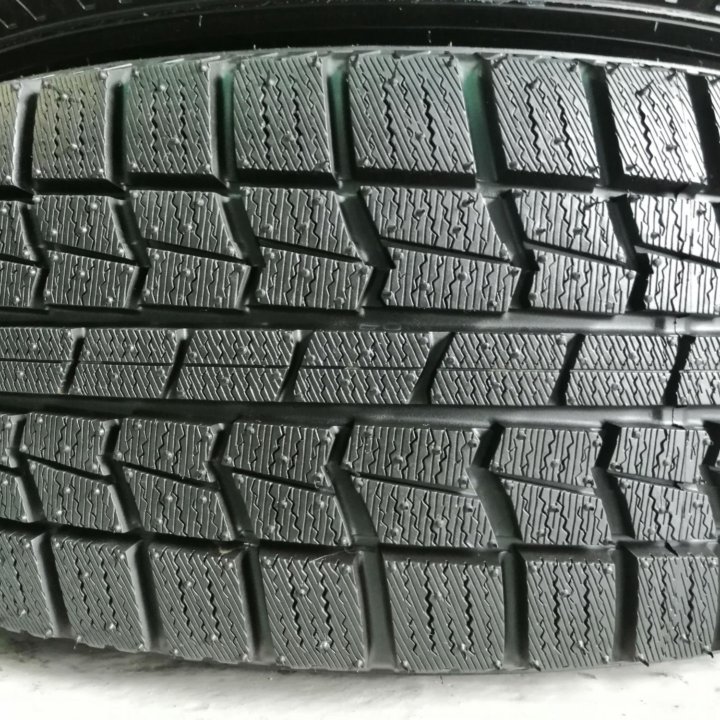 Комплект (№231) зимних шин 205/60R16 изЯпонии